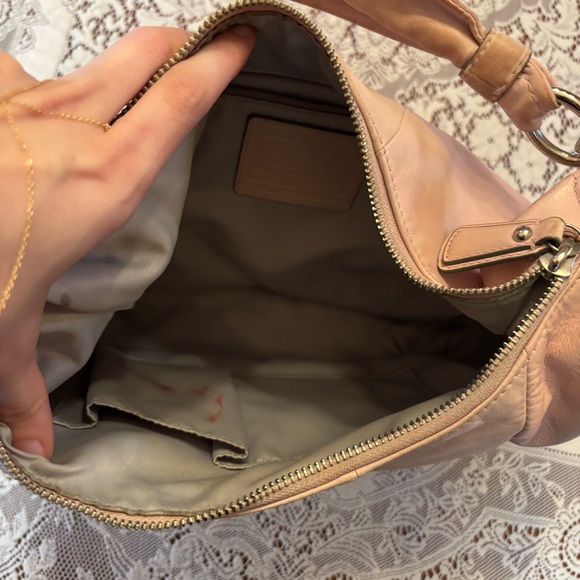 Baby pink leather coach shoulder bag - Picture 6 of 14